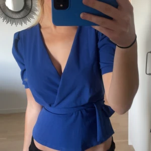Blå topp - Mörkblå topp som aldrig riktigt kommit till användning 💙