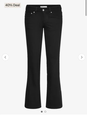 Svarta bootcut jeans Gina Tricot - Snygga svarta bootcut jeans från Gina Tricot!✌️