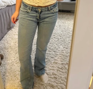 Lågmidjade jeans - Lågmidjade bootcut jeans från Bershka🩷
