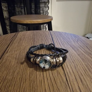 Armband Yin Yang double dragon - Armband varg. 18+ 12 cm. Justerbar. Konstläder.