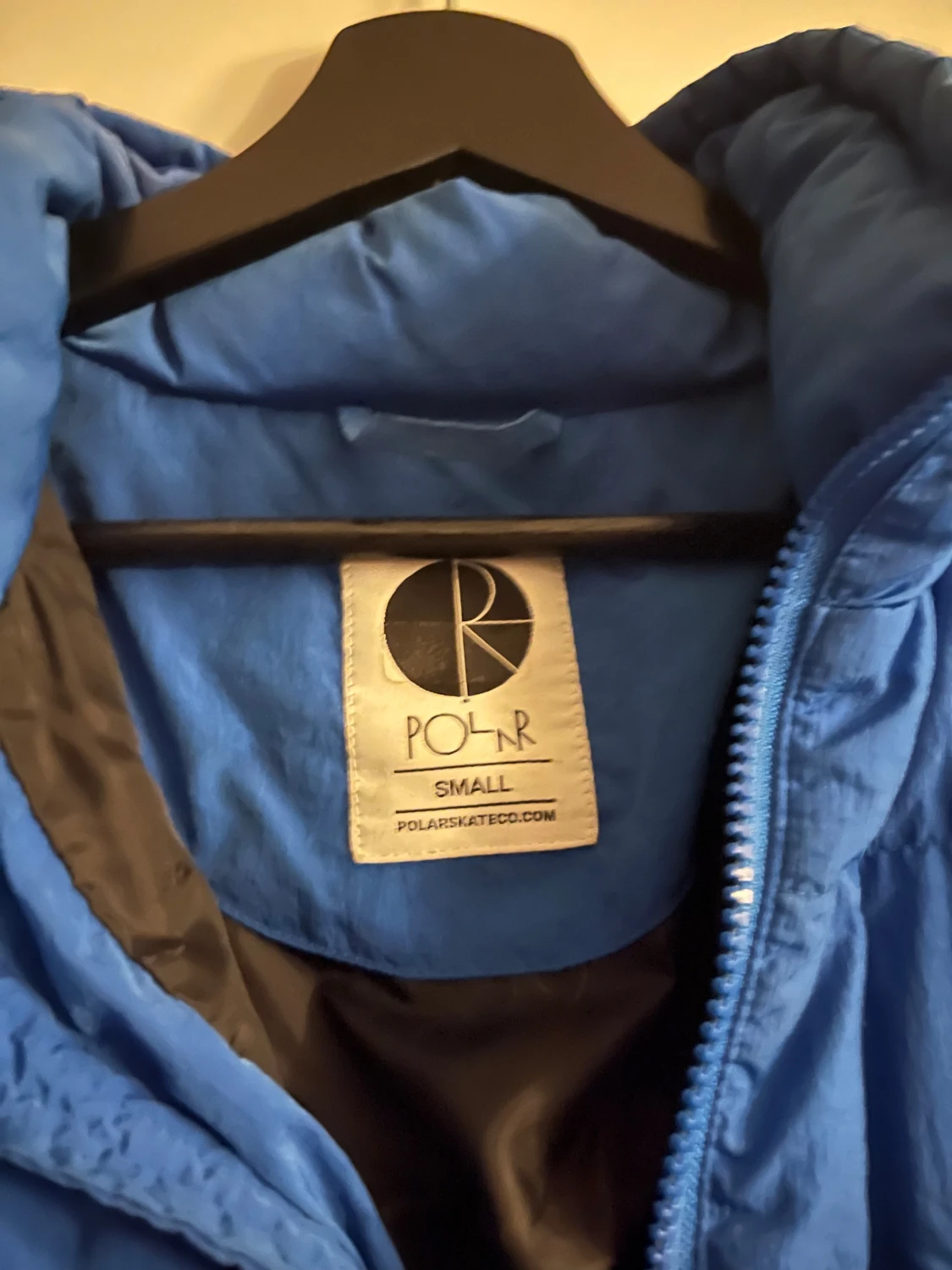 Blå pufferjacka från Polar Skate Co - 1