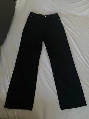 G perfekt Jeans Baggy - Svarta baggy-jeans i mycket fint skick, unisex, tillverkade i högkvalitativt tyg, perfekta för vinterbruk