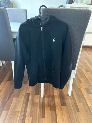 Ralph lauren zip - Storlek s men sitter ganska tajt