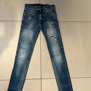 Replay Anbass - Storlek 27-32 skit finna jeans om ni undrar något är det bara och fråga tar även byten✌️