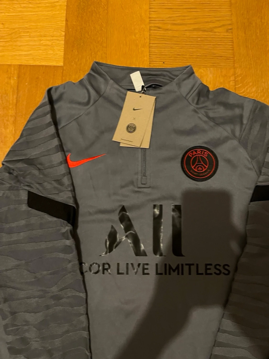 Psg tracksuit pris sänks vid snabb affär  - 1