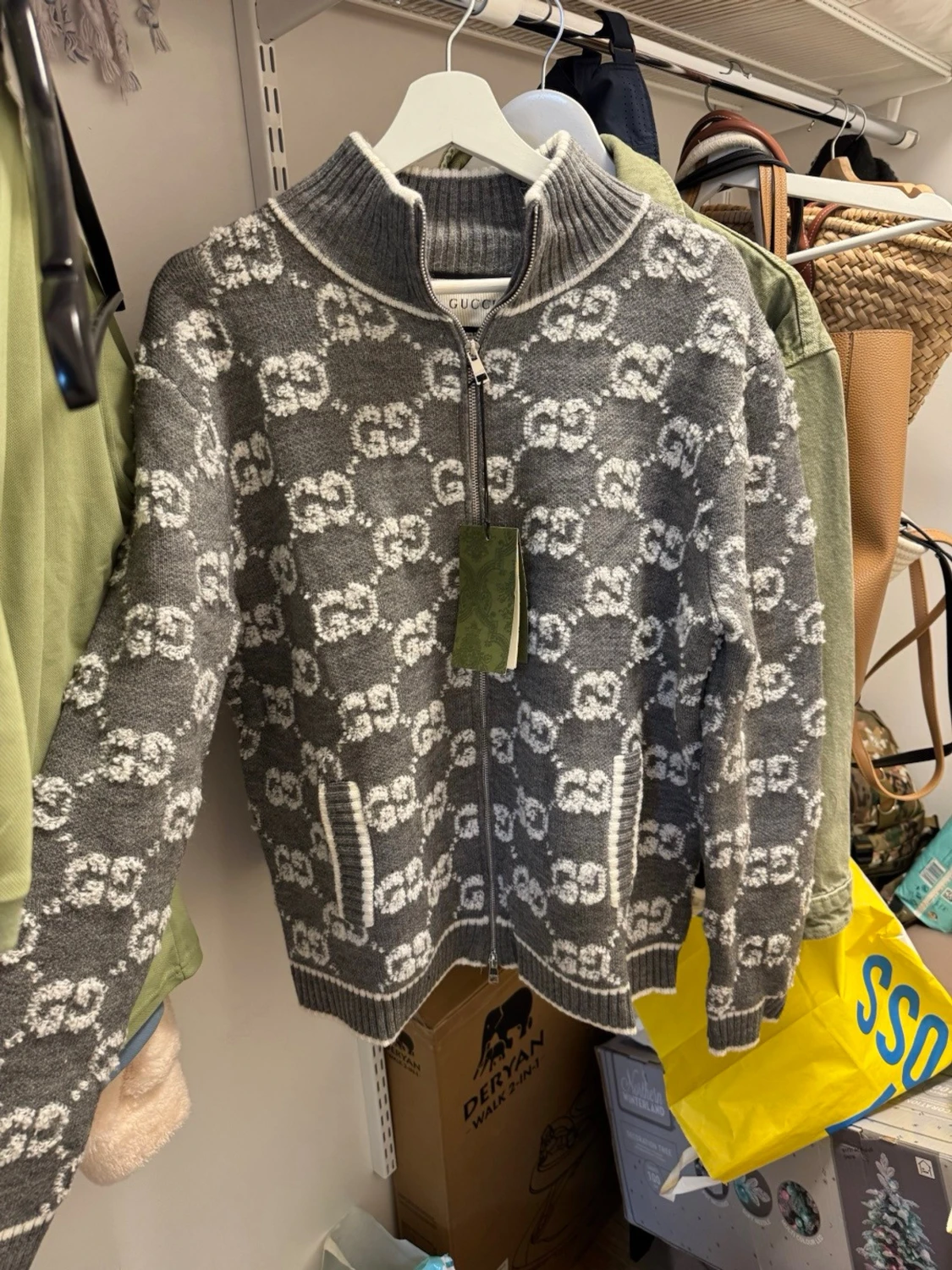 Grå stickad kofta från Gucci