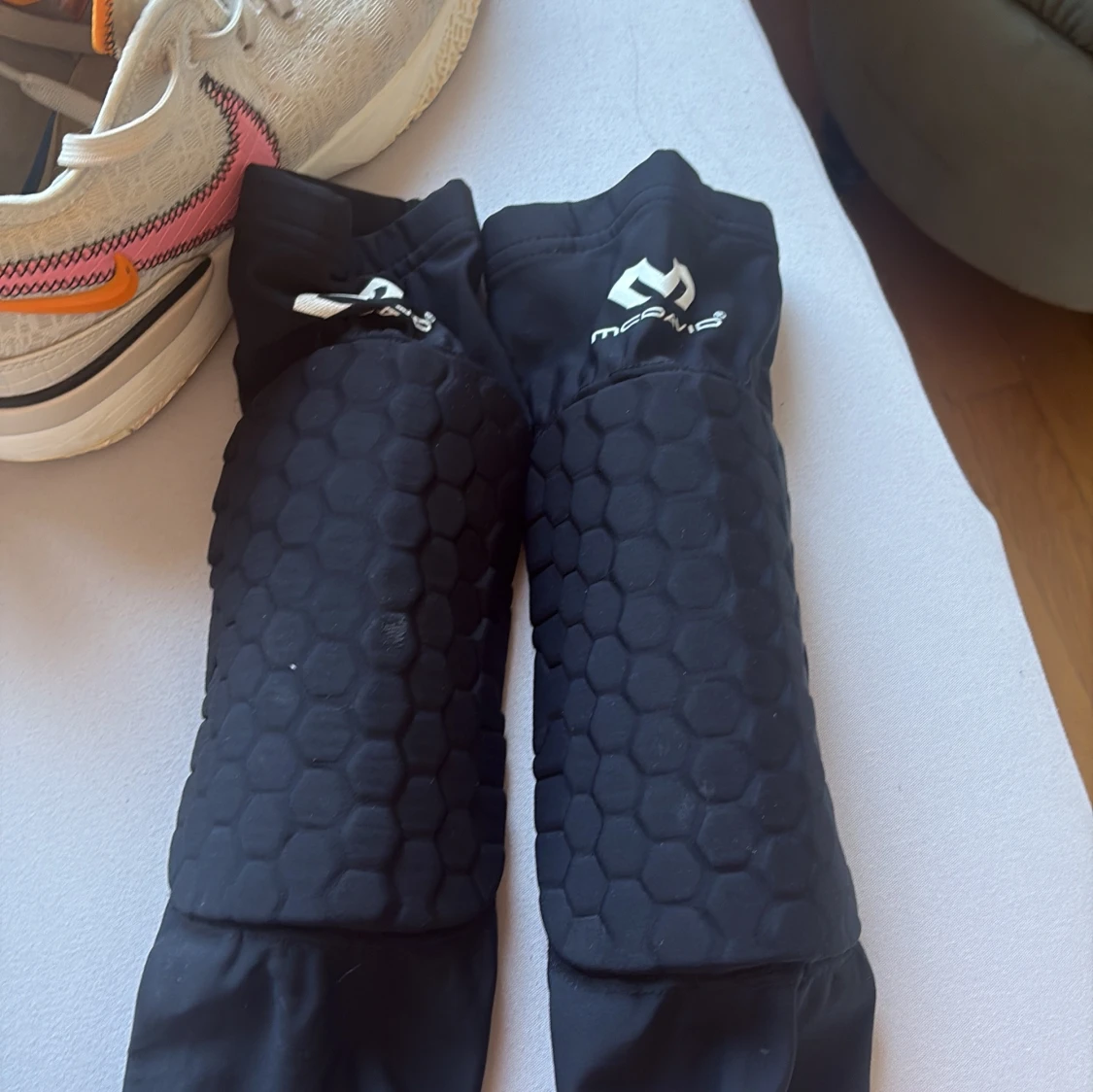 Nike basket skor och knä skyd - 3