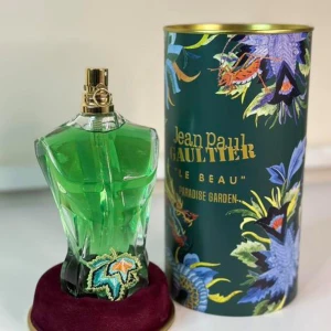 Le Beau Paradise Garden EdT - Jean Paul Gaultier Le Beau 'Paradise Garden' EdT med unik grön flaska och färgstark förpackning. Perfekt för dig som vill sticka ut med en ikonisk design och modern känsla.