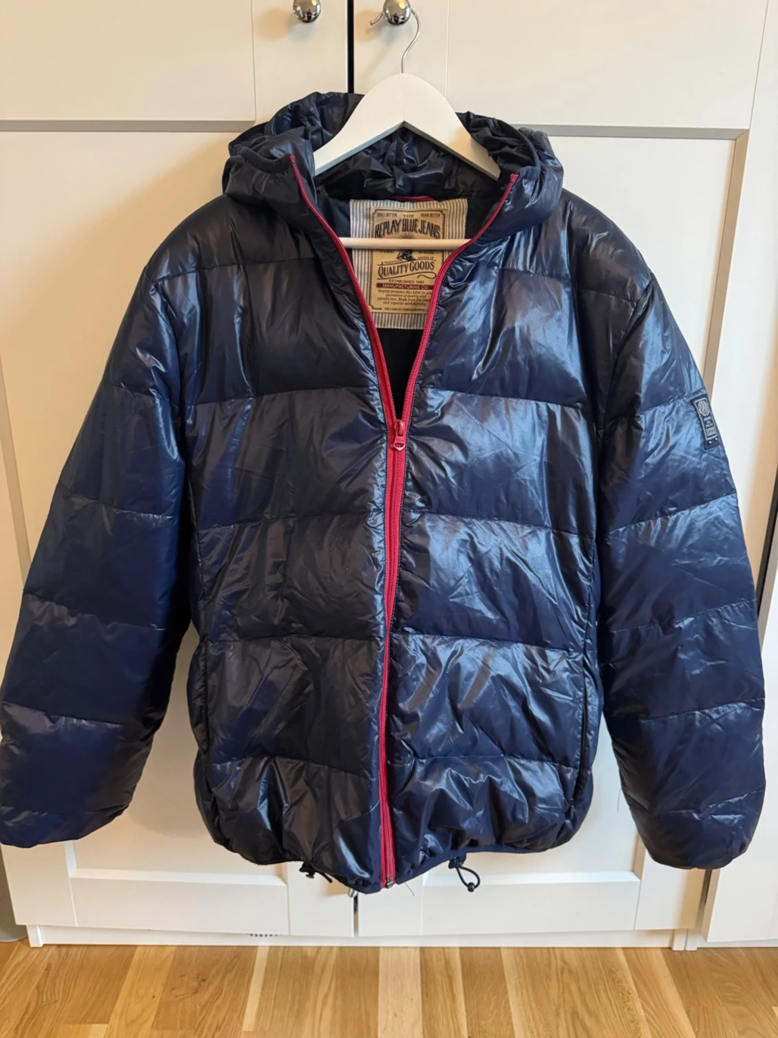 Marinblå pufferjacka från Replay XL