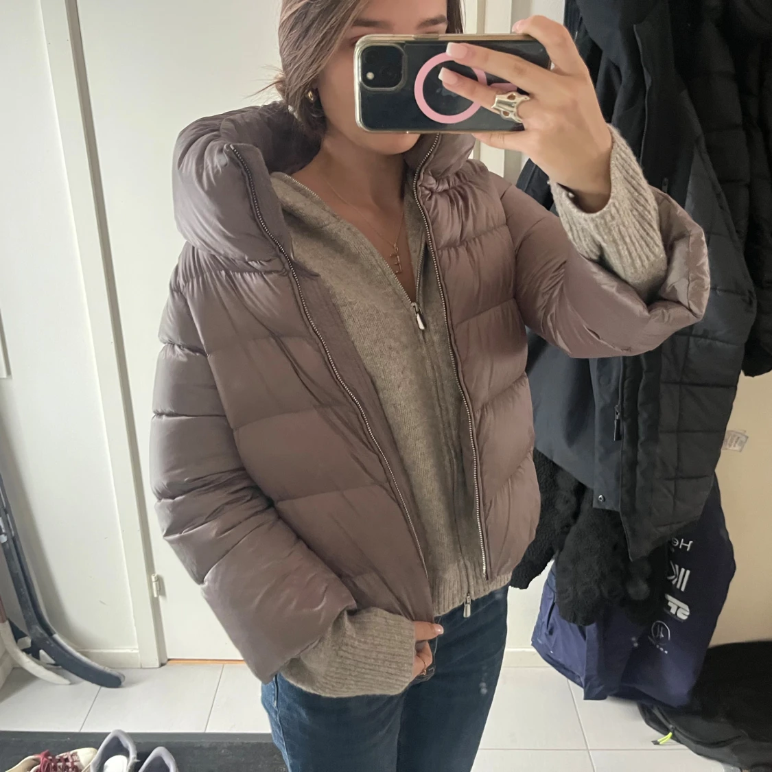 beige pufferjacka med stor krage