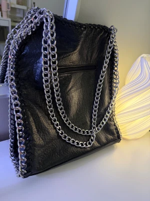 Svart Tiamo väska - Stor Tiamo-väska i bra skick💕