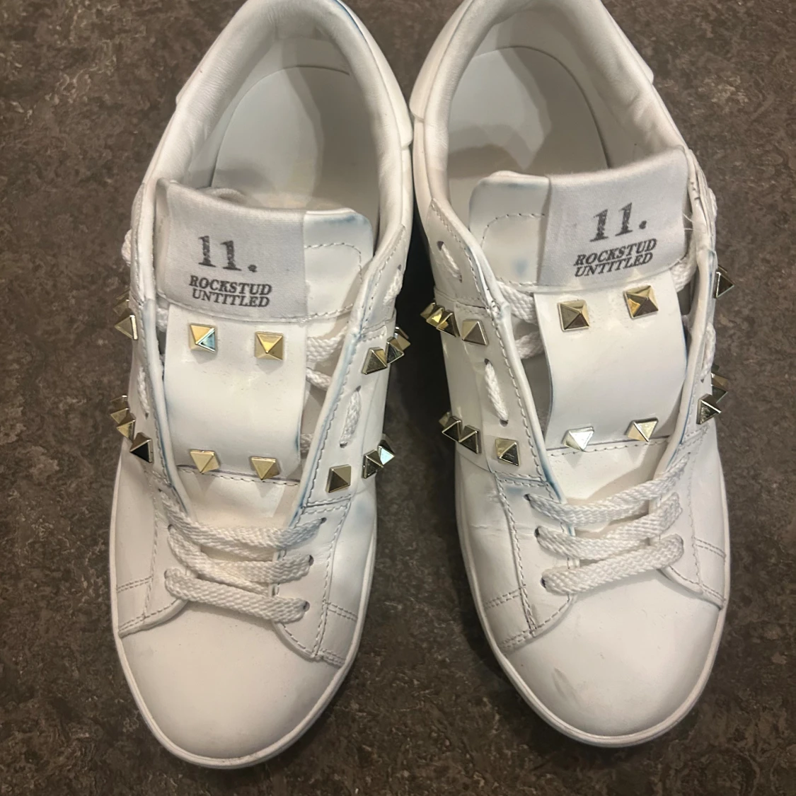 Valentino Rockstud vita och guld