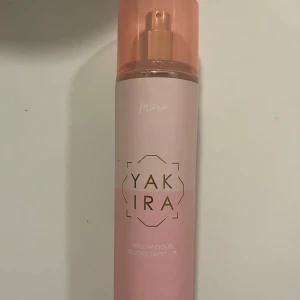 Yakira - bodymist  - Kayali insipirerad bodymist - doftar marshmallows, köpt dubbletter.