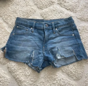 Coola jeansshorts - Jättefina blåa jeansshorts, köpt vintage!💕