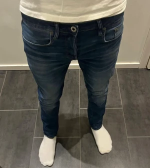G-star Raw Jeans - Hej säljer dessa jättefina jeans från G-star Raw i storlek w29 L32, perfekta året runt och går aldrig ur stil. Exklusiva fina modeller. Skriv gärna vid intresse!