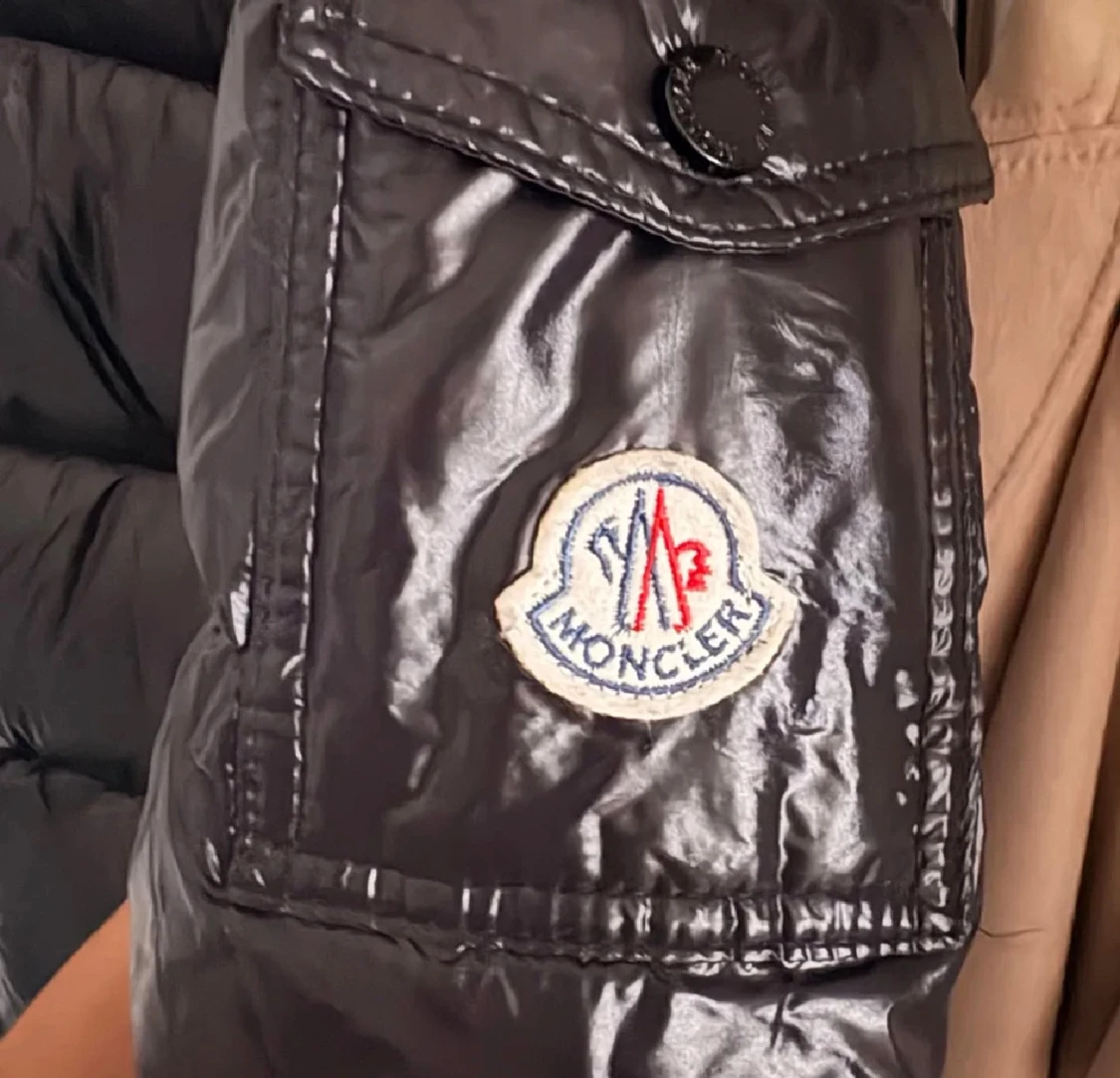 Svart Moncler pufferjacka med huva - 3