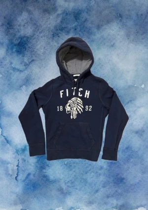 Vintage Abercrombie & Fitch Hoodie - Otroligt snygg och sällsynt Abercrombie & Fitch Hoodie | Mycket bra skick | Längd ≈ 63cm , Bredd armhåla - Amrhåla ≈ 51 cm | Modell 175cm, 68kg