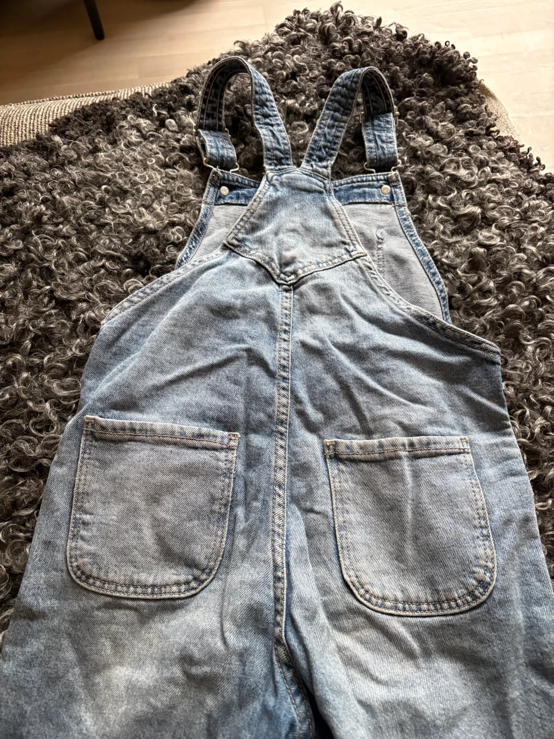 Blå denim hängselbyxor - 2