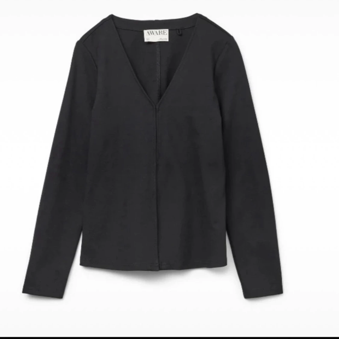 Svart v-ringad blus från Aware - 1