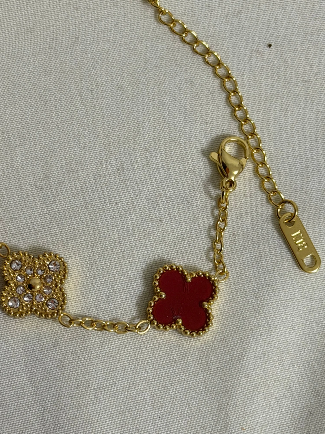Guldarmband med röda klöver och kristaller - 4