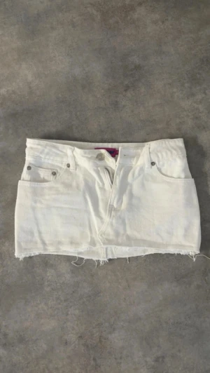 Jeans kjol från edikted - Vit jeans kjol från edikted, stolek xs