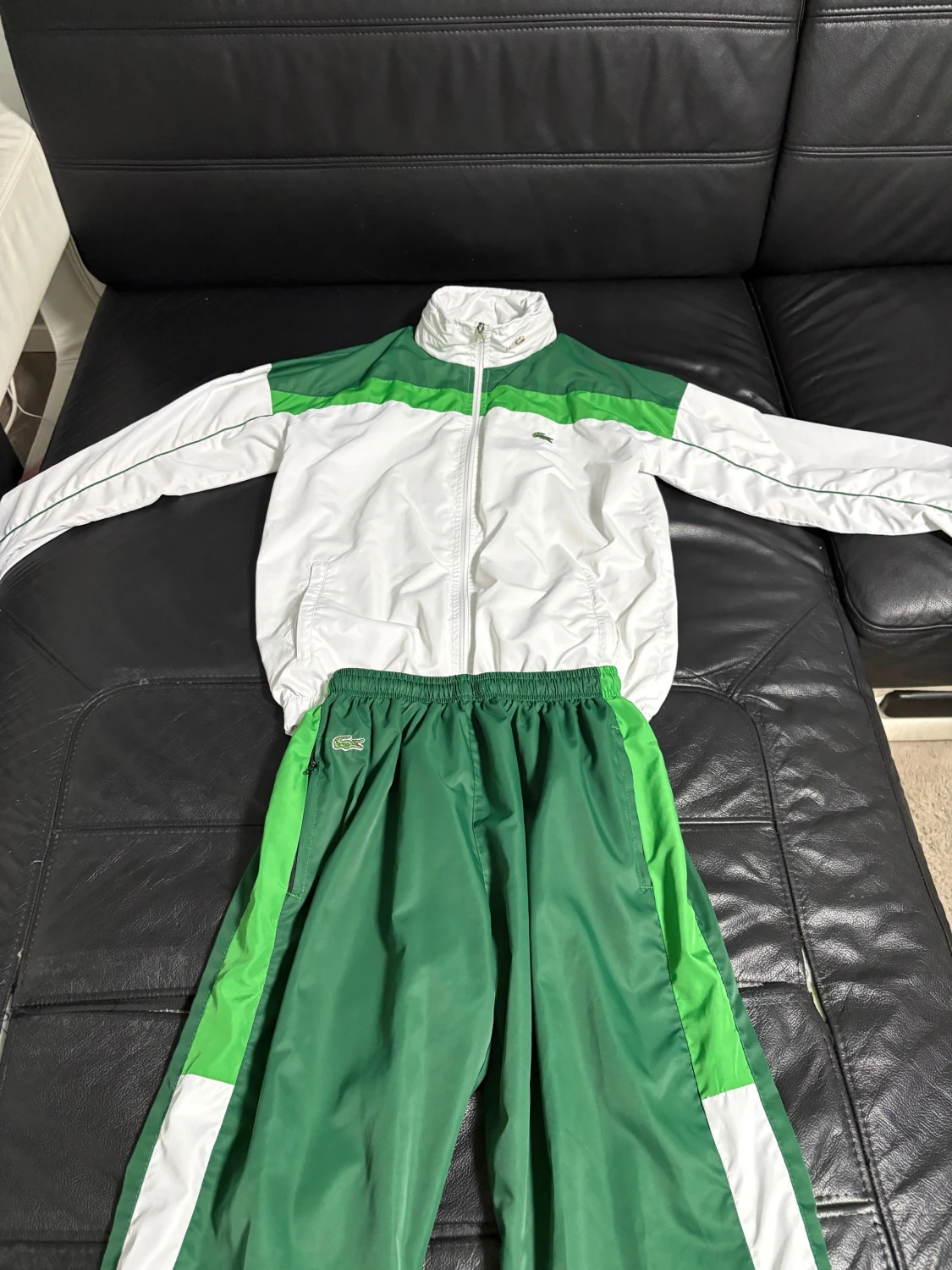 Grön och vit träningsdress från Lacoste - 2