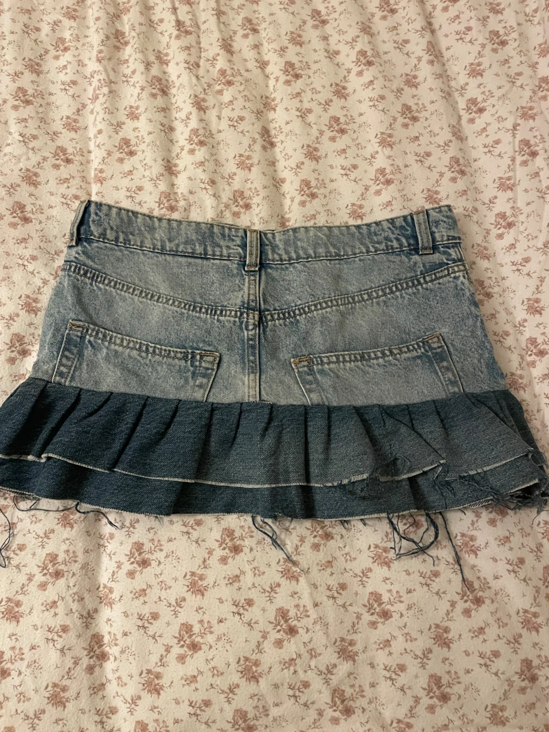 Blå jeanskjol med volang från H&M Divided - 1