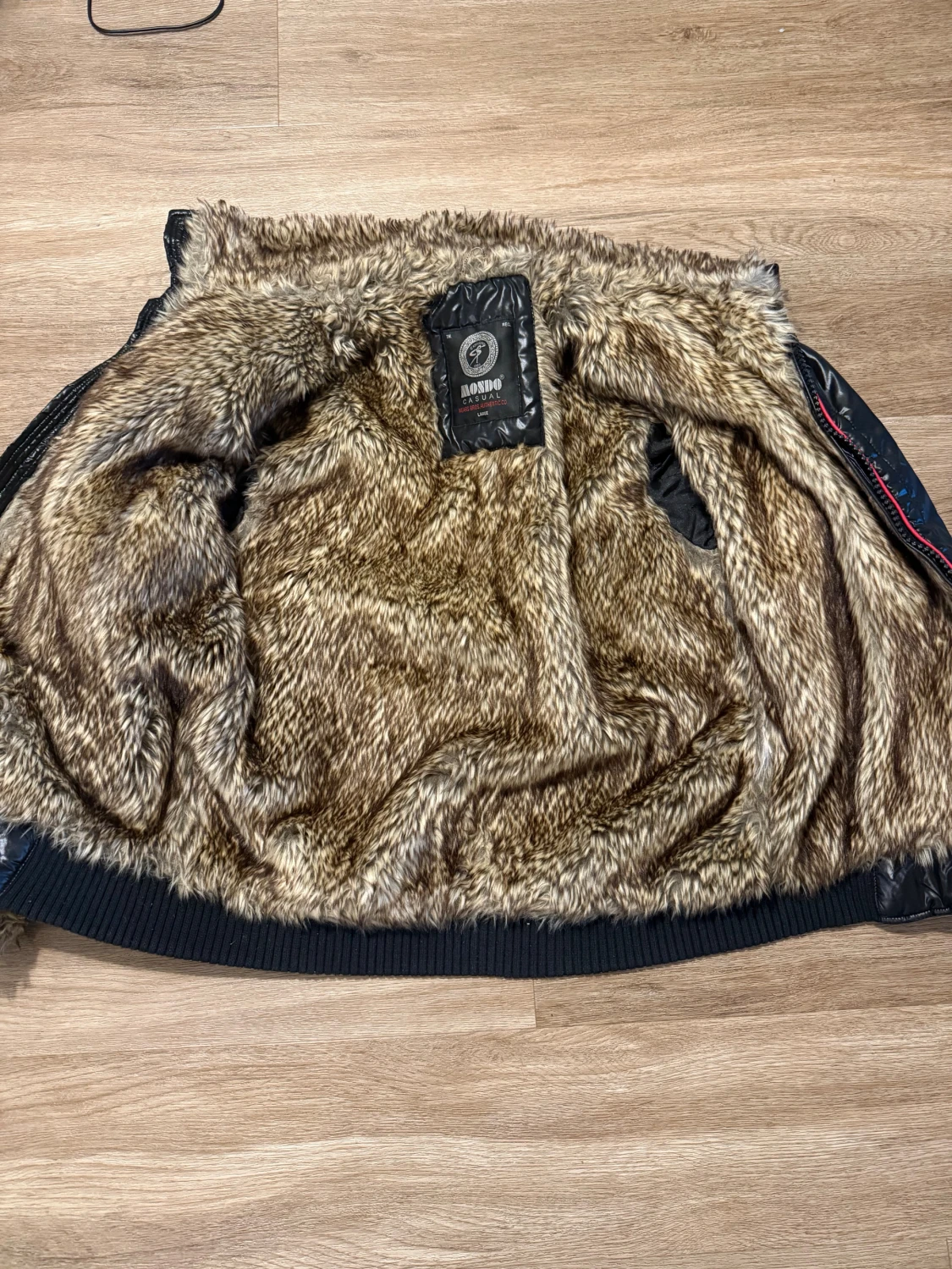 Svart pufferjacka med pälsfoder Mondo - 1