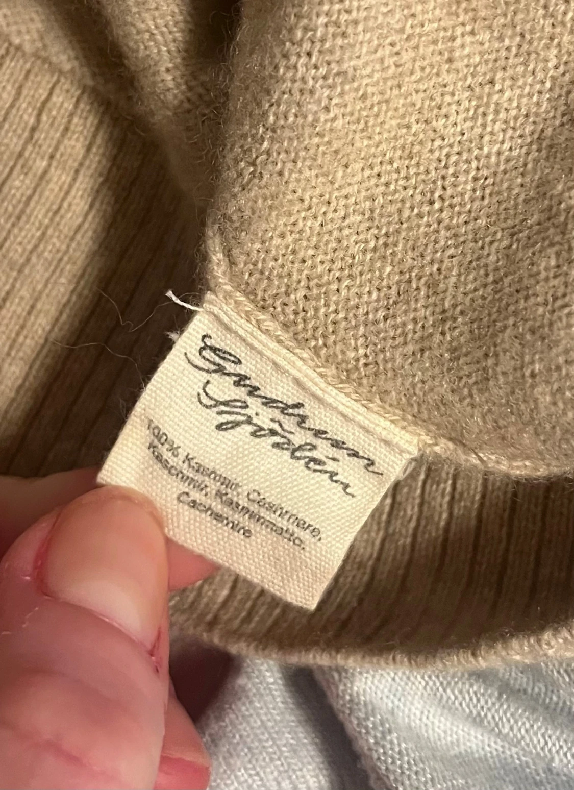 Beige kashmirtröja från Graham & Golden - 1