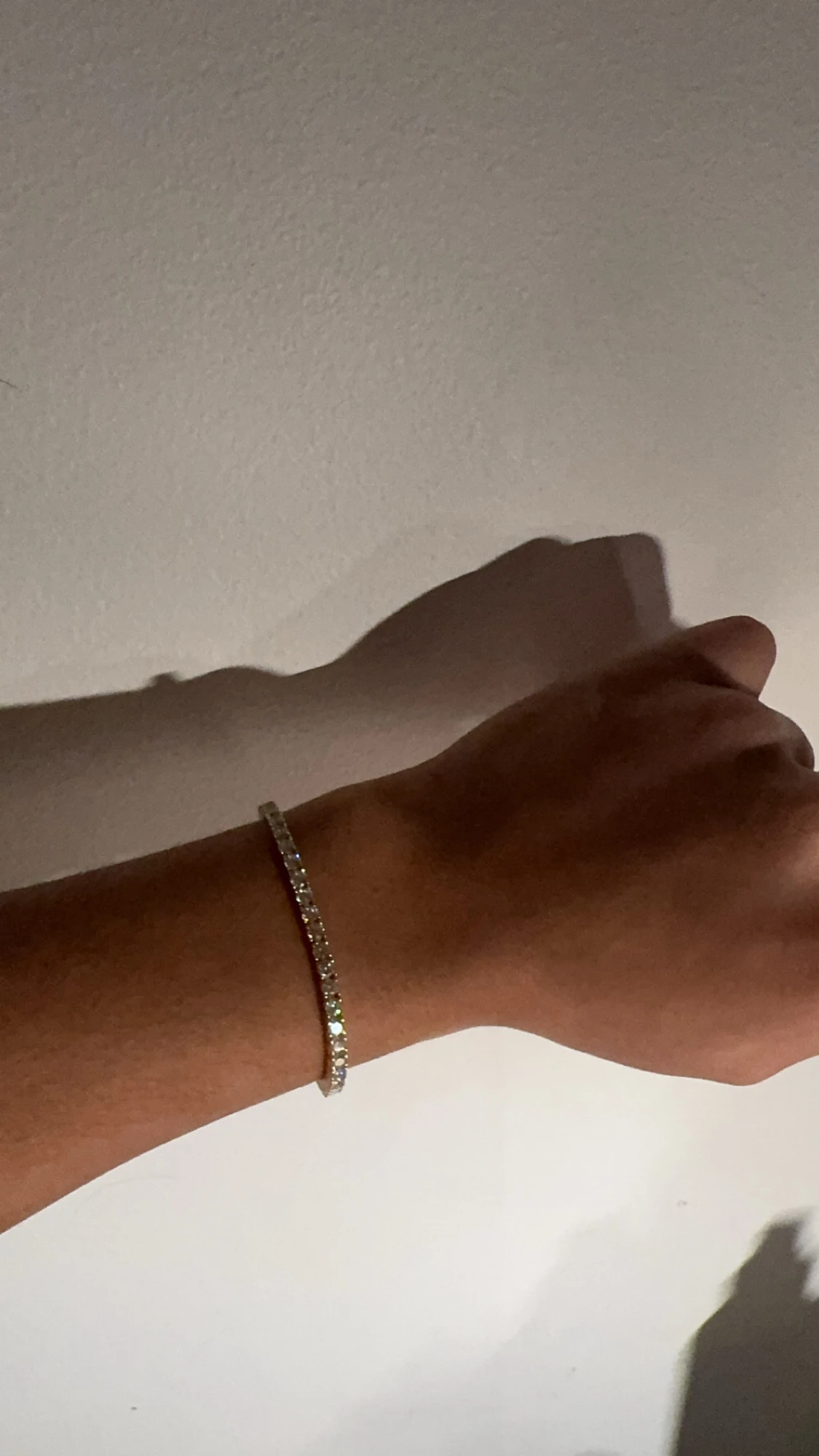 Glittrigt guldarmband med stenar - 3