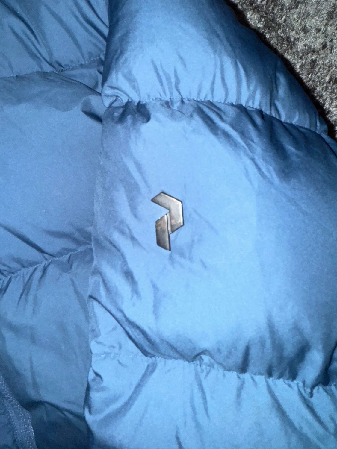 Blå Peak Performance dunjacka - 1