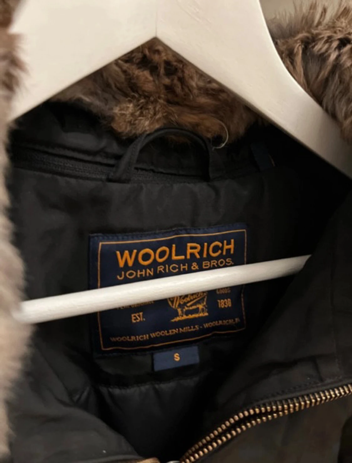 Svart parkajacka med päls från Woolrich - 3