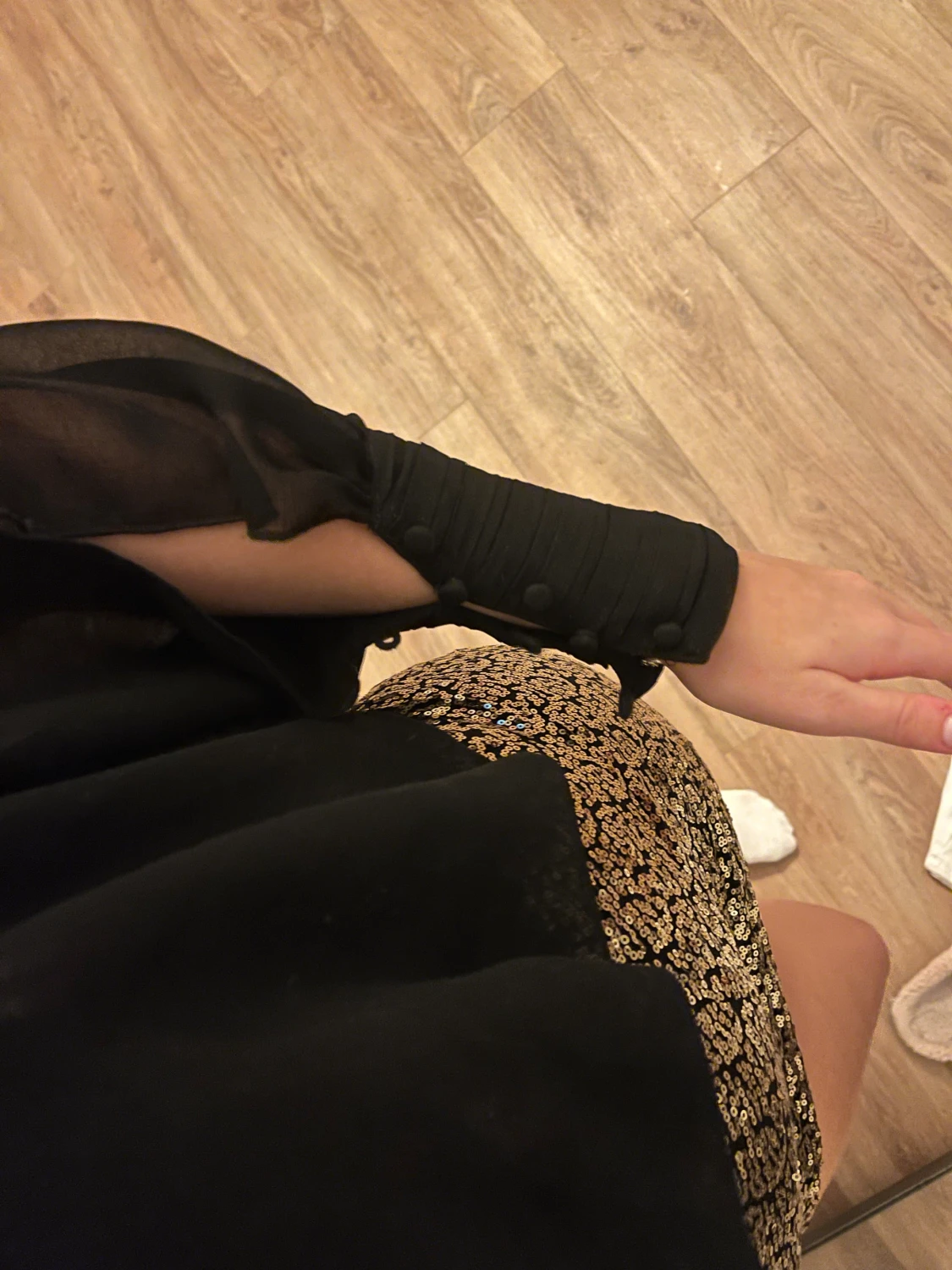 Svart/guldig klänning - 3