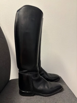 Levad Riding Boots Vintage  - Riktigt läder, storlek 36, bra skick, 45 cm på höjden 
