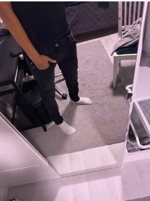 Replay jeans  - Replay anbass W32 passar 30 /32 i L. Storlekstag bortklippt så vet ej riktiga L storleken. De är i bra skick. 