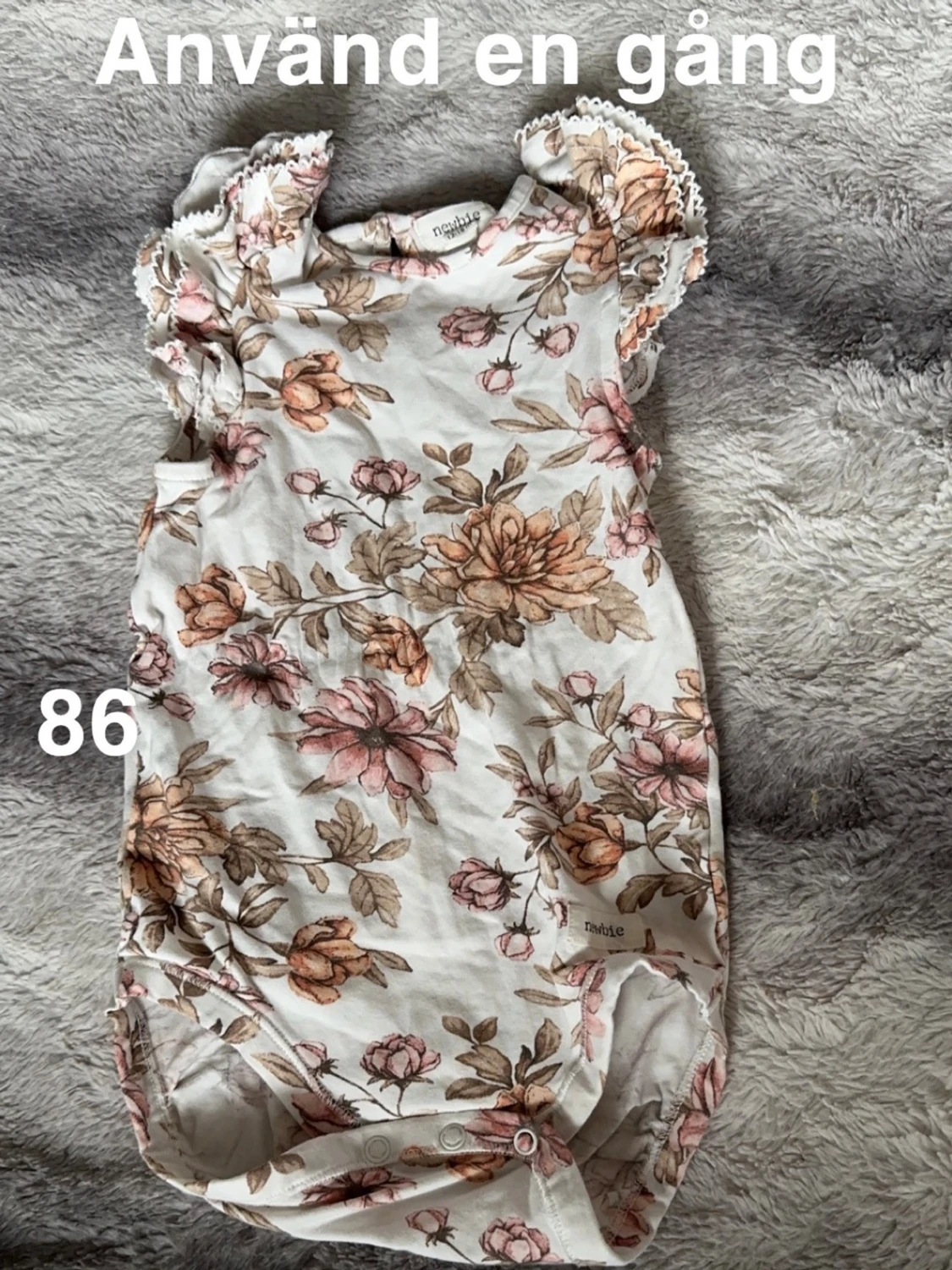 Blommig body från Newbie stl 86