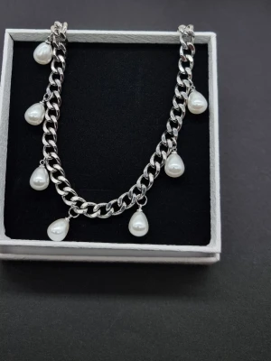 Handgjort halsband med pärlor  - Material-rostfritt stål. Kedjetjocklek-7mm 