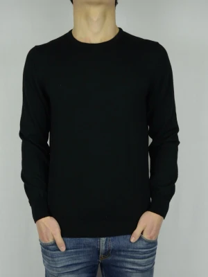 Gran Sasso stickad tröja  - GRAN SASSO STICKAD TRÖJA  Storlek : IT52  Passform : Passar M   Användning : Tröjan är i ett väldigt fint skick utan defekter  Nypris : Cirka 2000SEK  Modellen på bilen är 182CM och väger 75KG