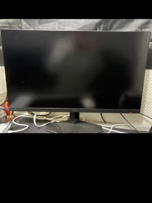 AOC Skärm - AOC skärm fungerar underbart och inget fel på den. 1 ms respond rate  och 180 hz .27”