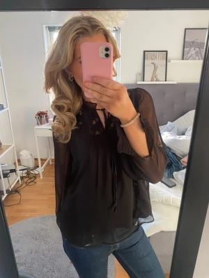 170 - Snygg blus, passar alla säsonger