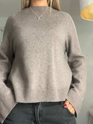 Stickad tröja - Brun/biege tröja, från WERA, storlek M