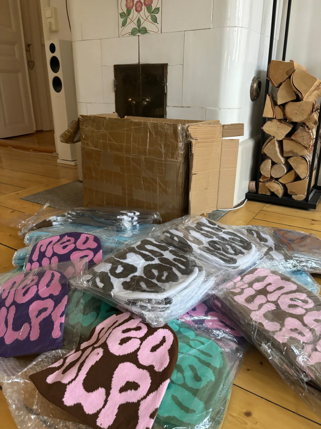 Färgglada MEA CULPA mössor i olika färger - 1