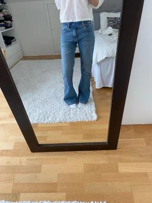 Super snygga jeans - Säljer super snygga bootcut jeans från Gina då de inte kommer till användning. Endast använda ett få tal gånger så mycket bra skick. Pris kan sänkas vid snabb affär!