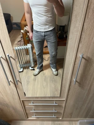 Selvedge Edwin jeans - Säljer dessa tvärfeta edwin selvedge jeans, extremt sällsynt tvätt och coola fades. Storlek 32 i midja passar typ 33. Ungefär 33 inseam, passar dig över 180 under 195. Rak passform/lite bootcut