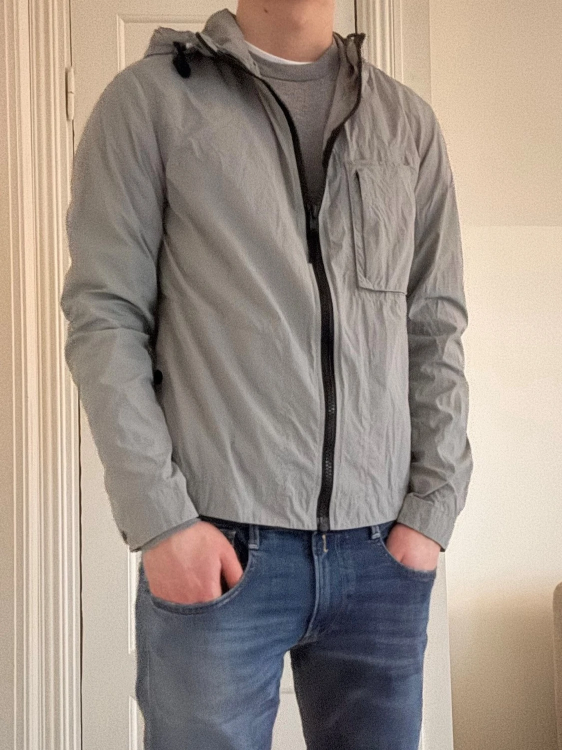 Ljusgrå Peak Performance vindjacka  - 1