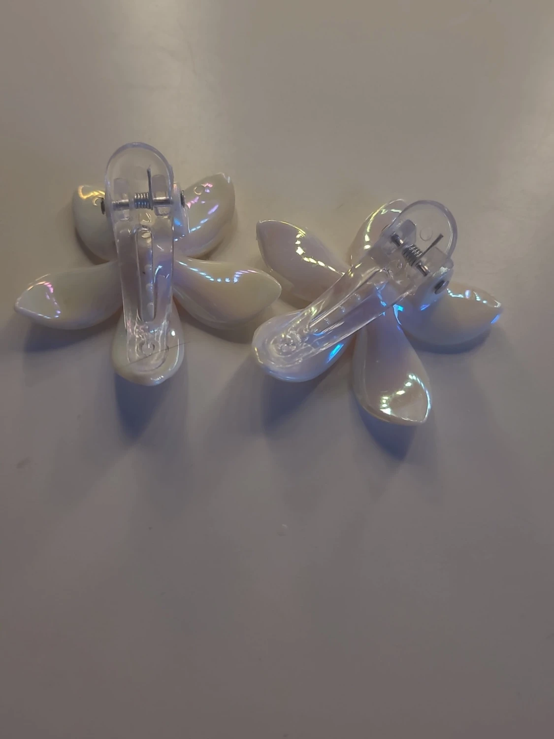 Blommiga hårklämmor i plast - 1