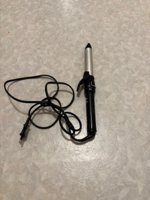 Locktång Babyliss  - Locktång från Babyliss, använd fåtal gånger. Passar axellång hår.