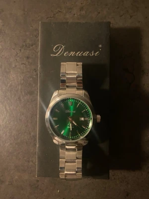 Denvosi  - Säljer min fina klocka, har köpt en ny så vill ge den vidare till en trevlig person som lovar att ta hand om den😊