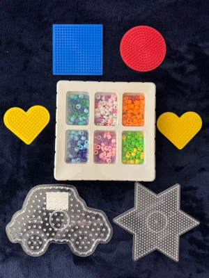 Pärlplattor och pärlor för barn - Fina pärlplattor i olika färger och former, samt pärlor. 