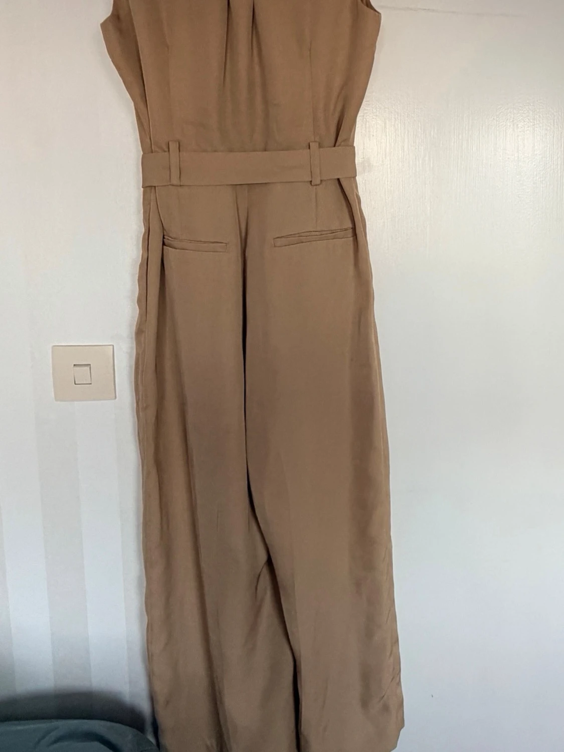 Beige ärmlös jumpsuit med knappar - 1